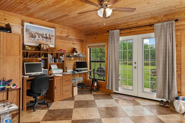 170 County Road 3311, De Berry, TX 75639