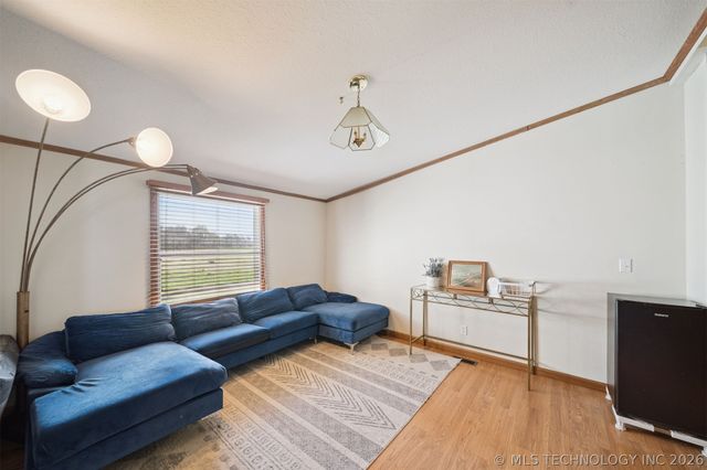 6185 Cypress Road, Henryetta, OK 74437