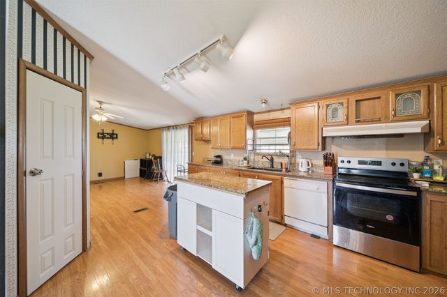 6185 Cypress Road, Henryetta, OK 74437