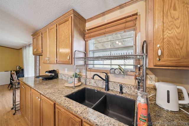 6185 Cypress Road, Henryetta, OK 74437