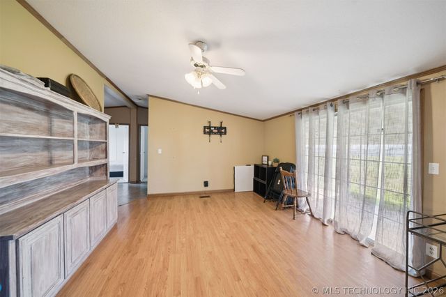 6185 Cypress Road, Henryetta, OK 74437