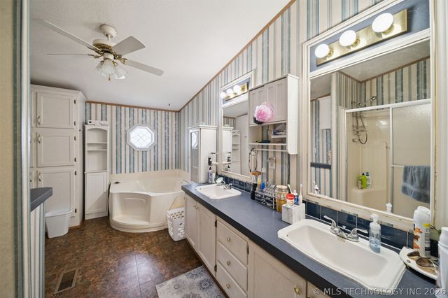 6185 Cypress Road, Henryetta, OK 74437