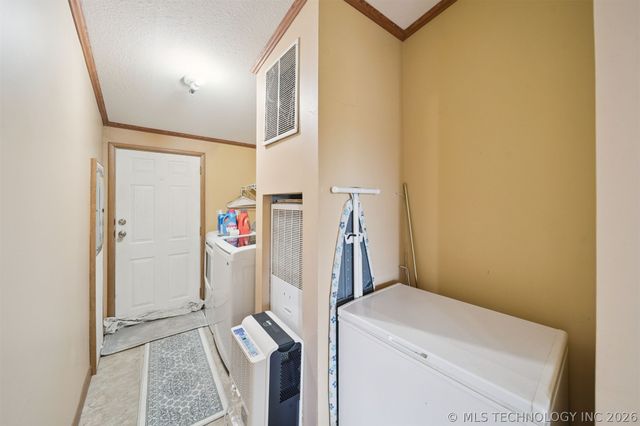 6185 Cypress Road, Henryetta, OK 74437