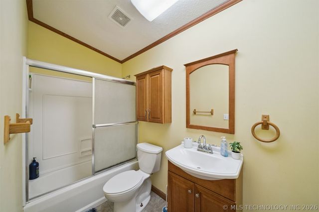 6185 Cypress Road, Henryetta, OK 74437