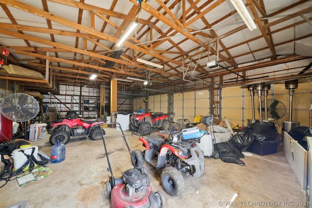 6185 Cypress Road, Henryetta, OK 74437