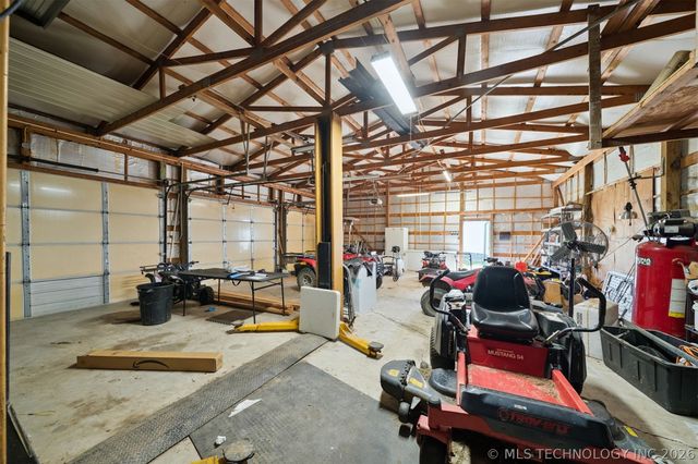 6185 Cypress Road, Henryetta, OK 74437