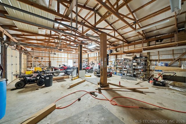 6185 Cypress Road, Henryetta, OK 74437