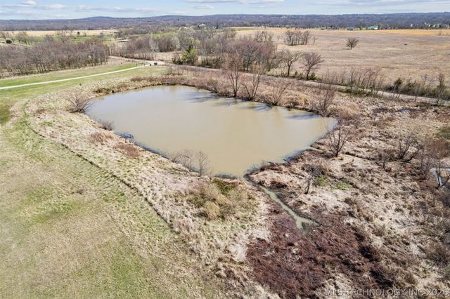 6185 Cypress Road, Henryetta, OK 74437