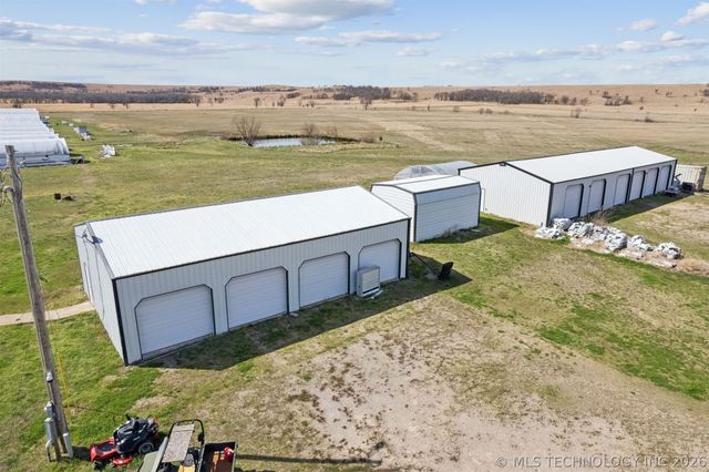 6185 Cypress Road, Henryetta, OK 74437