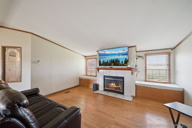 6185 Cypress Road, Henryetta, OK 74437