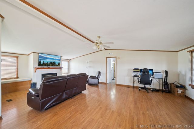 6185 Cypress Road, Henryetta, OK 74437