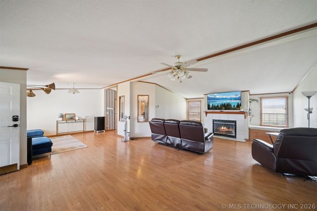 6185 Cypress Road, Henryetta, OK 74437