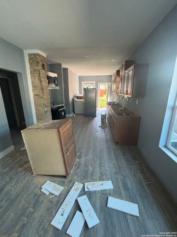 1742 McKinley, San Antonio, TX 78210