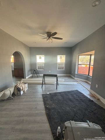 1742 McKinley, San Antonio, TX 78210