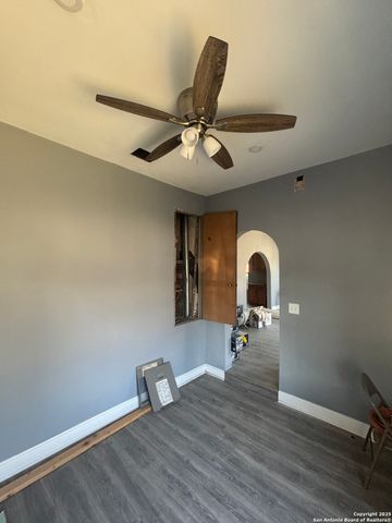 1742 McKinley, San Antonio, TX 78210