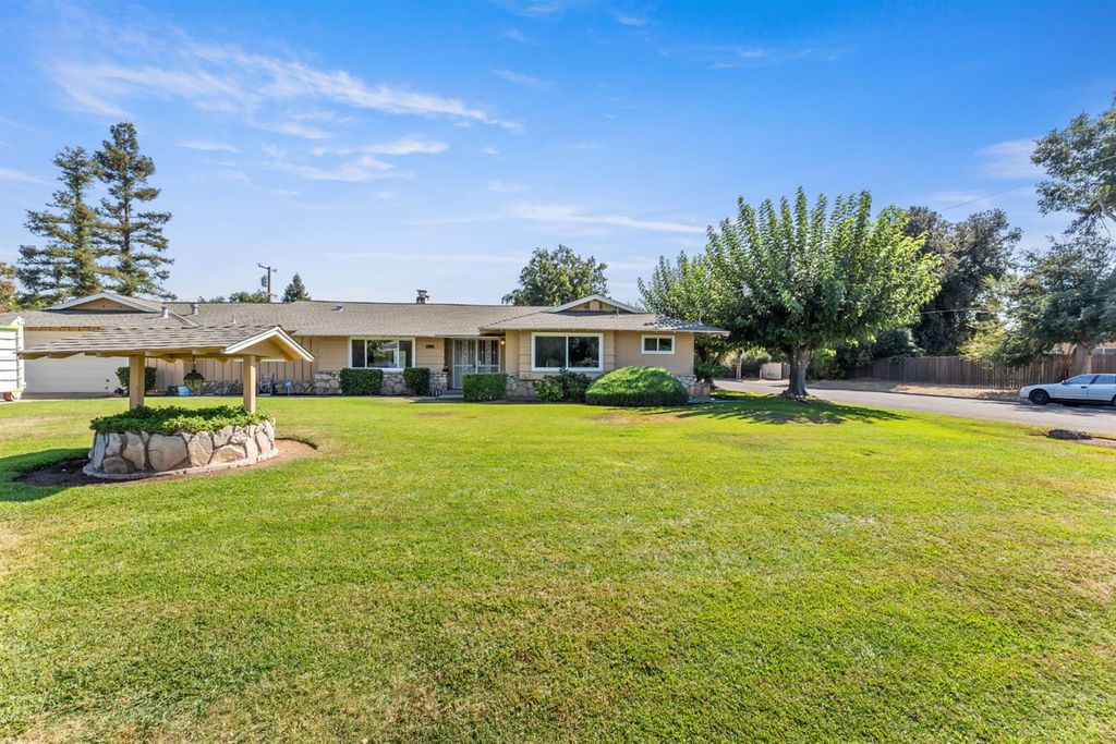 6259 E Liberty Avenue, Fresno, CA 93727