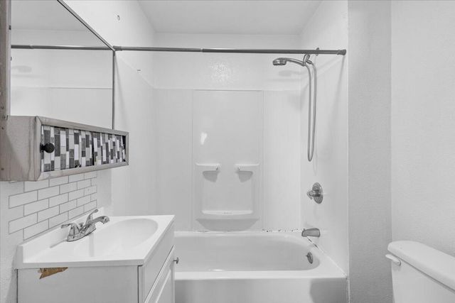 425 N Columbus Avenue, Medford, OR 97501