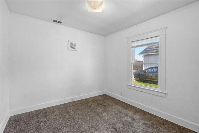 425 N Columbus Avenue, Medford, OR 97501