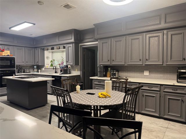 6730 Mossridge Drive, Houston, TX 77069