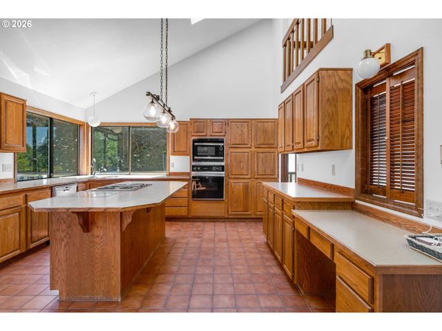 12357 Sw DUCHILLY Ct, Portland, OR 97224