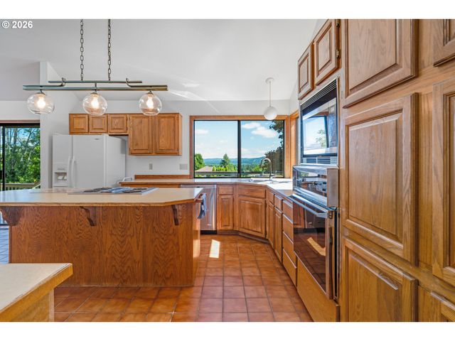 12357 Sw DUCHILLY Ct, Portland, OR 97224