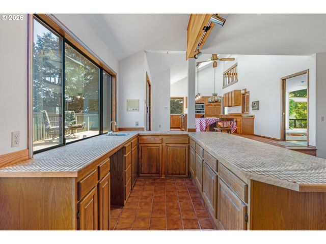 12357 Sw DUCHILLY Ct, Portland, OR 97224