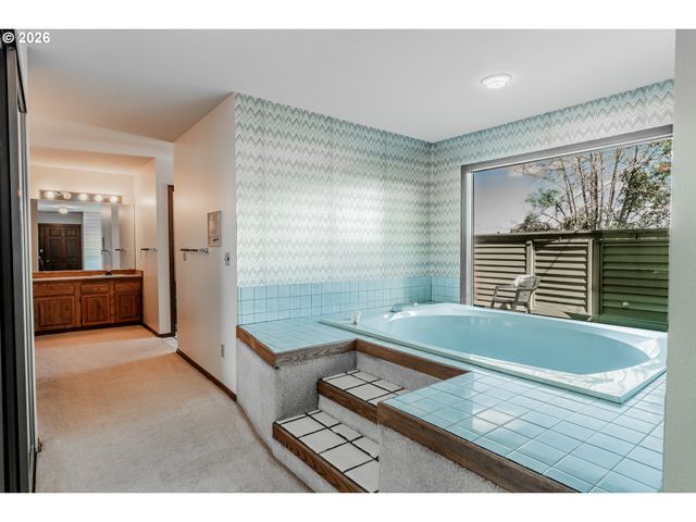 12357 Sw DUCHILLY Ct, Portland, OR 97224