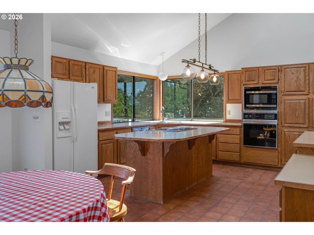 12357 Sw DUCHILLY Ct, Portland, OR 97224