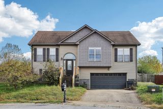 698 Fox Trail Ct, Clarksville, TN 37040