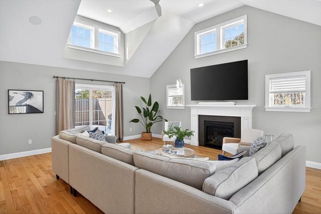 11 Rosewood Circle, Mashpee, MA 02649