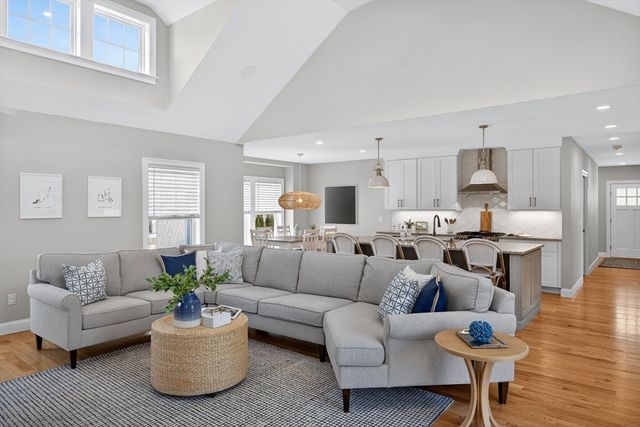 11 Rosewood Circle, Mashpee, MA 02649