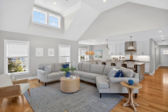 11 Rosewood Circle, Mashpee, MA 02649