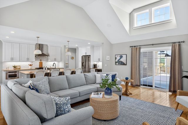 11 Rosewood Circle, Mashpee, MA 02649