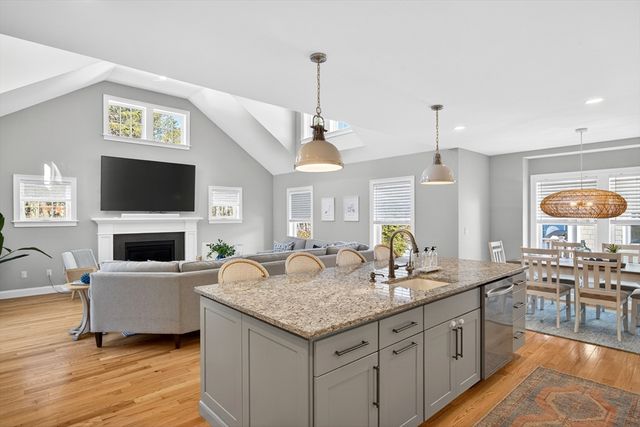 11 Rosewood Circle, Mashpee, MA 02649