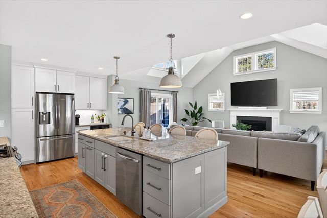 11 Rosewood Circle, Mashpee, MA 02649