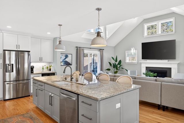 11 Rosewood Circle, Mashpee, MA 02649