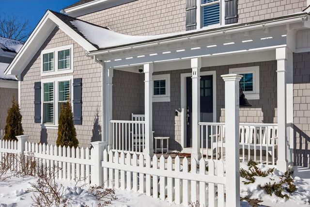 11 Rosewood Circle, Mashpee, MA 02649