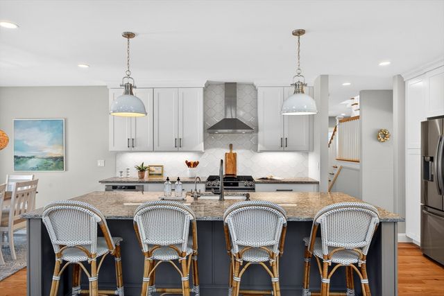 11 Rosewood Circle, Mashpee, MA 02649