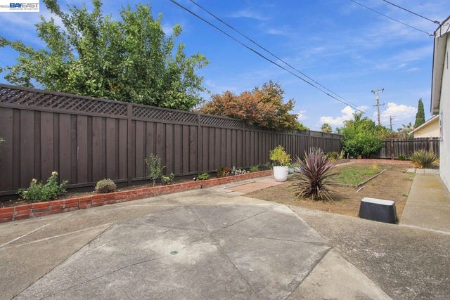 25531 Scripps St, Hayward, CA 94545