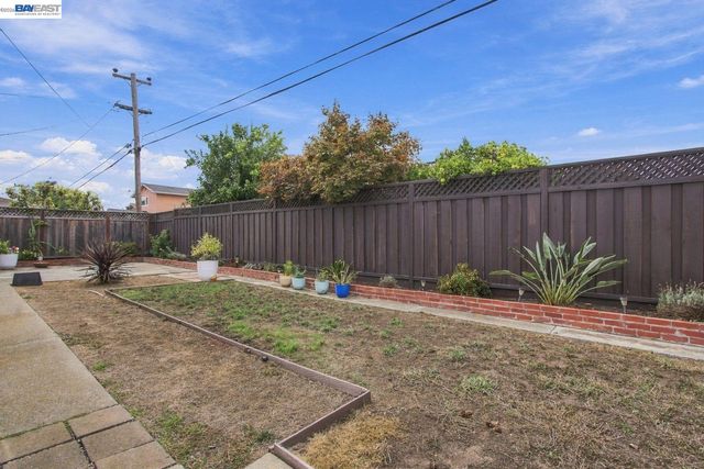 25531 Scripps St, Hayward, CA 94545