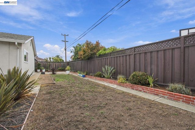 25531 Scripps St, Hayward, CA 94545