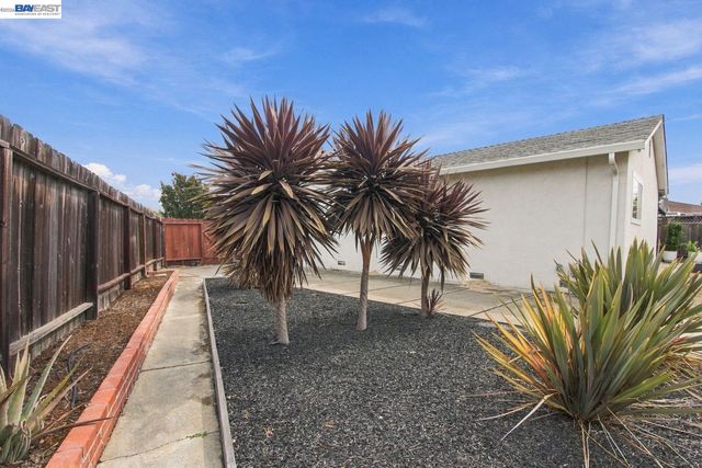 25531 Scripps St, Hayward, CA 94545