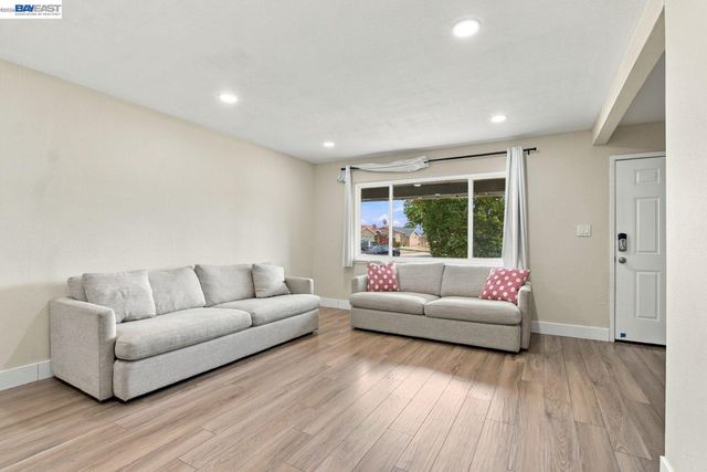 25531 Scripps St, Hayward, CA 94545