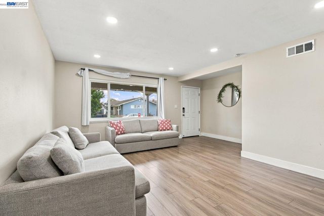 25531 Scripps St, Hayward, CA 94545