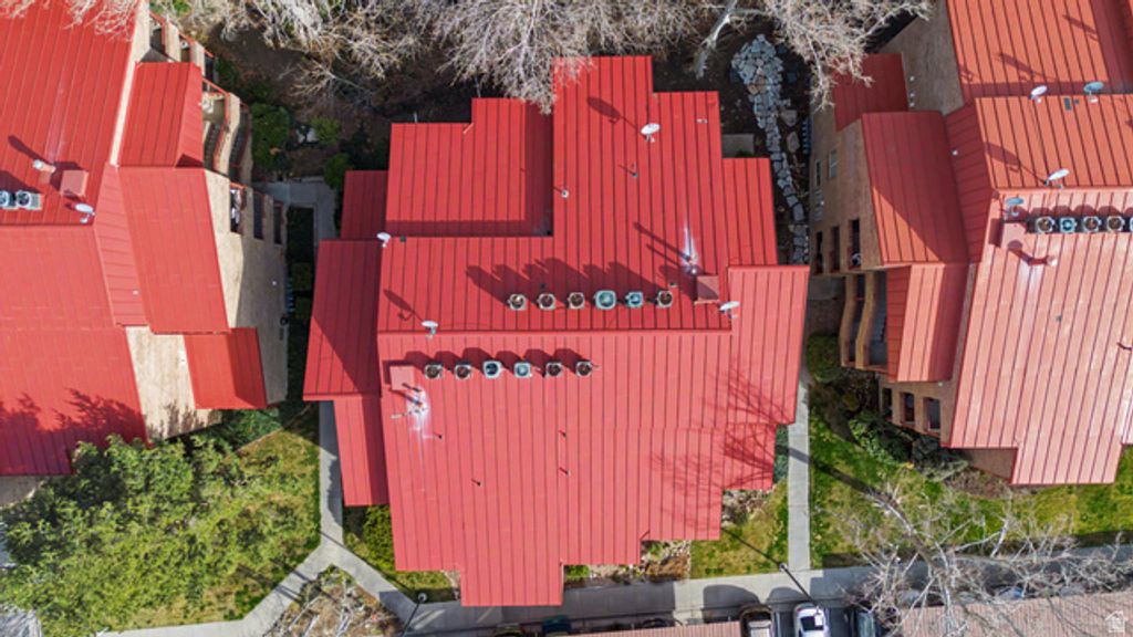 Image 2 of property listing at 4834 S HIGHLAND CIR #410, Holladay, UT 84117