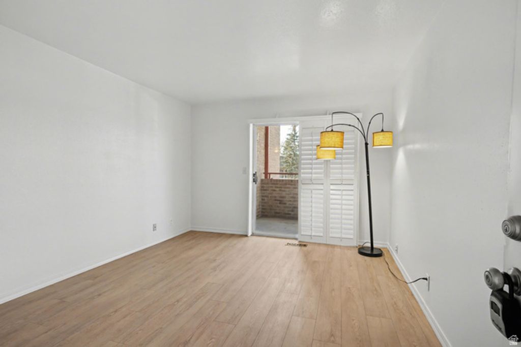 Image 6 of property listing at 4834 S HIGHLAND CIR #410, Holladay, UT 84117