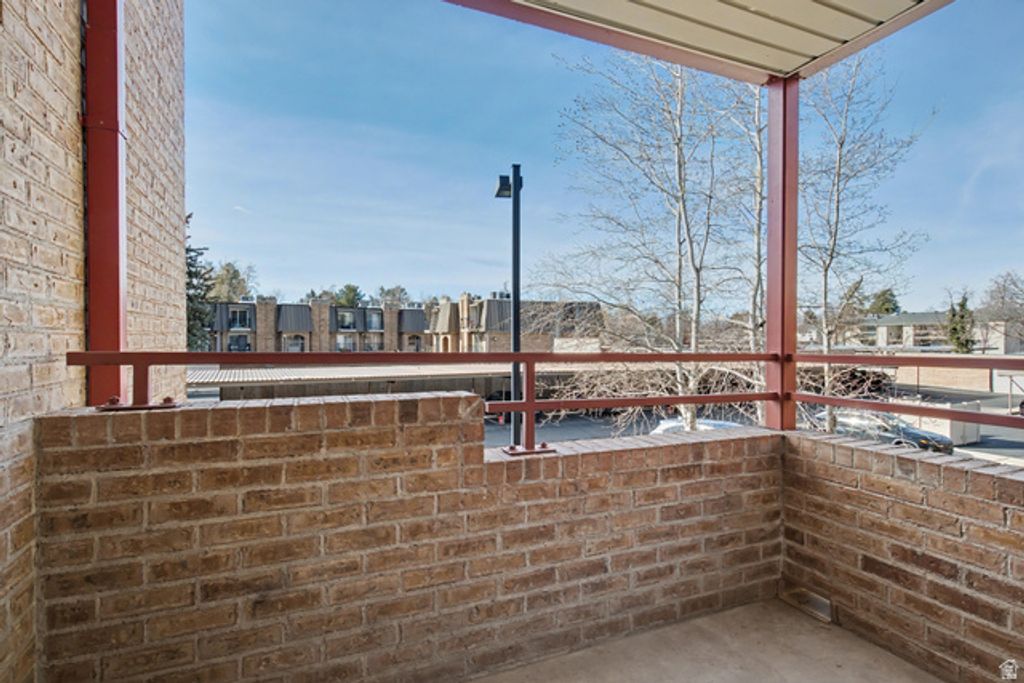 Image 7 of property listing at 4834 S HIGHLAND CIR #410, Holladay, UT 84117