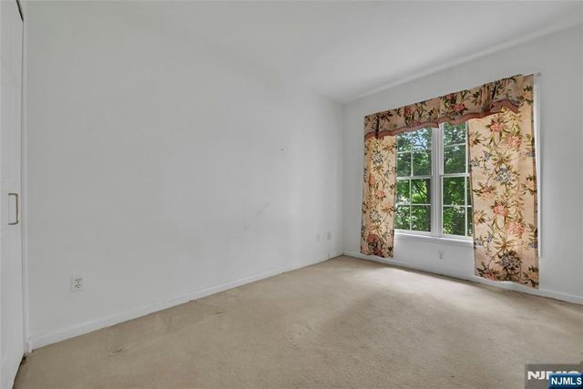 189 Forest Avenue 219, Paramus, NJ 07652