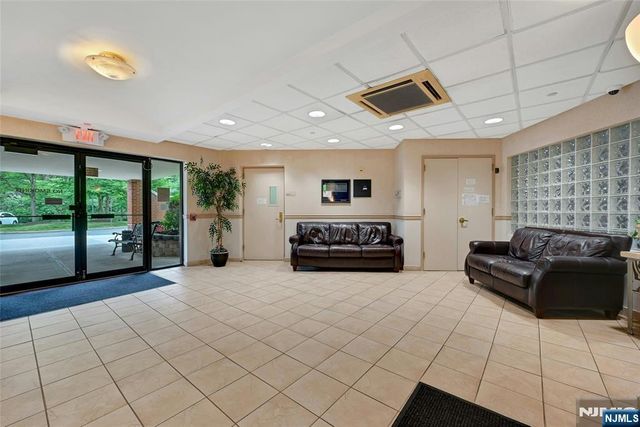 189 Forest Avenue 219, Paramus, NJ 07652