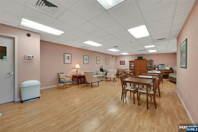 189 Forest Avenue 219, Paramus, NJ 07652